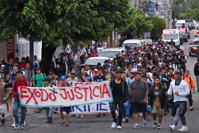 Caravana de migrantes parte de Tapachula tras denuncias de omisión institucional