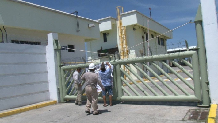 Jubilados de Pemex se volverán a plantar el lunes si no se restituye servicio médico