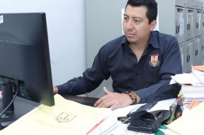 D8510ACB-1093-4B40-B6BB-D6F491D6D571