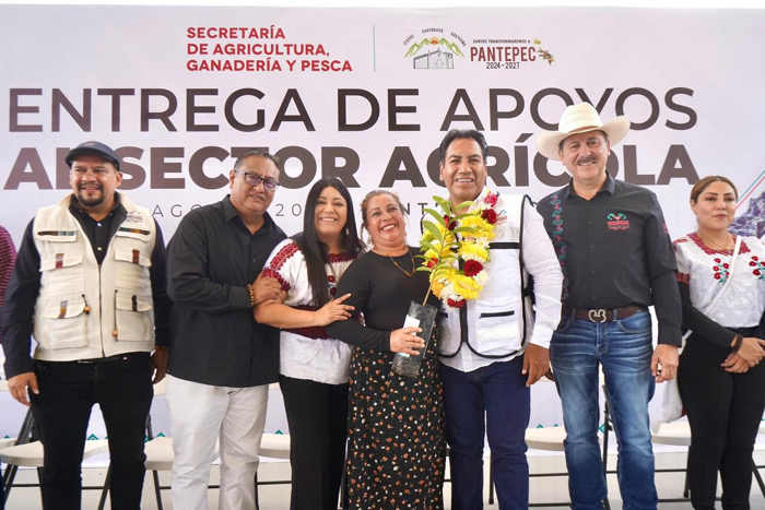 Con obras y apoyos directos, Eduardo Ramírez impulsa educación, salud y campo en Pantepec