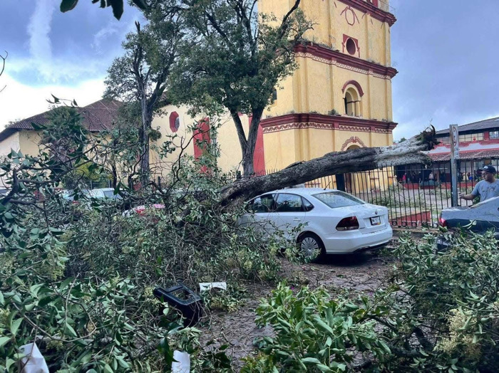 Tornados y lluvias dejan daños e inundaciones en San Cristóbal