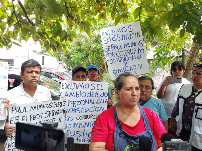 Locatarios denuncian corrupción y abusos de autoridades municipales