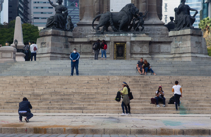 Tanto loco que anda suelto / Odiseas Posmodernas