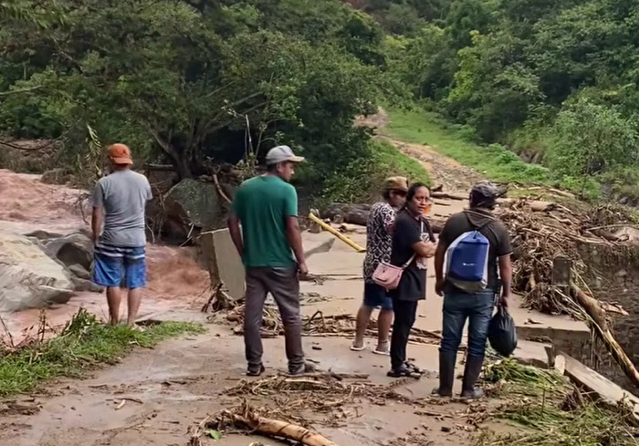 Deslaves dejan incomunicadas a más de 200 familias en Cerro Perote