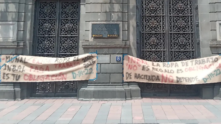 Trabajadores del INBAL cierran recintos y bloquean Reforma e Insurgentes