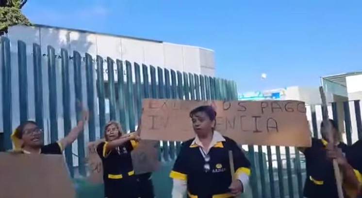 Trabajadores de limpieza de hospitales en San Cristóbal denuncian falta de pago