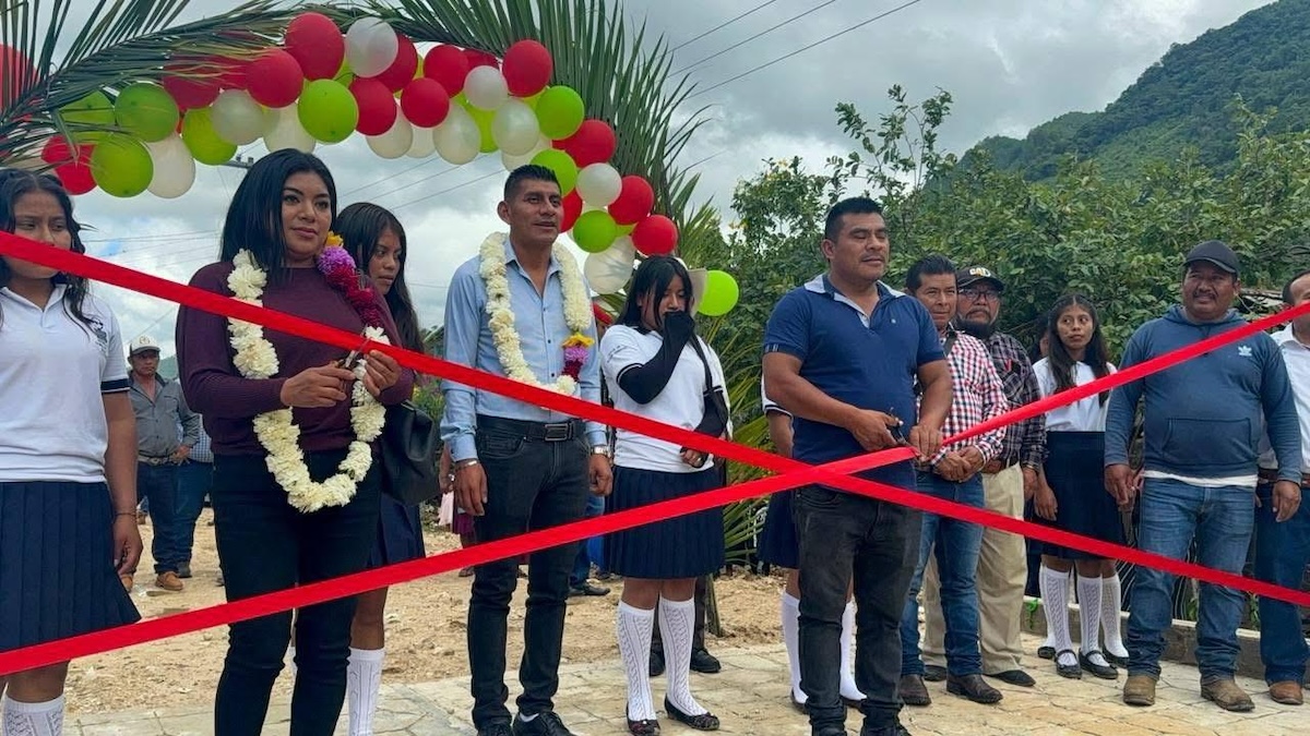 Cumplimos con hechos; presidente municipal inauguró obra de pavimentación en Belisario Domínguez