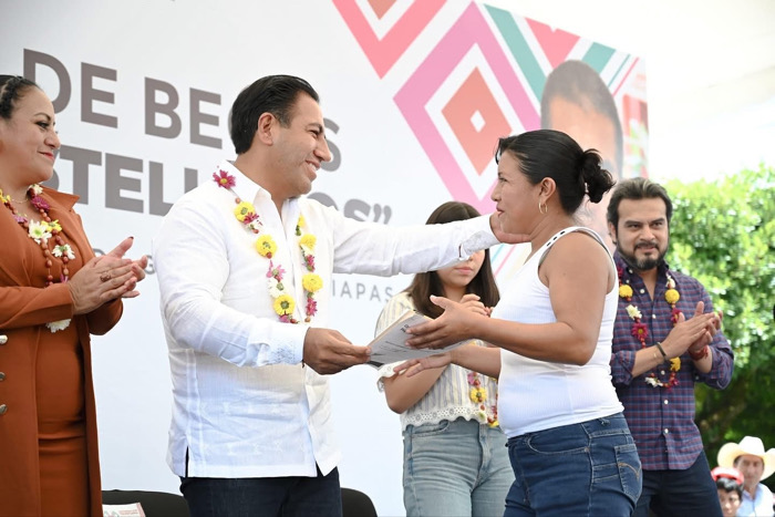 En Montecristo de Guerrero, Eduardo Ramírez fortalece acciones educativas, de salud y caminos