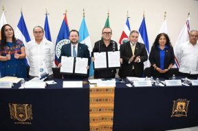 0483106F-0004-4A14-B5A6-6C71694C83AB