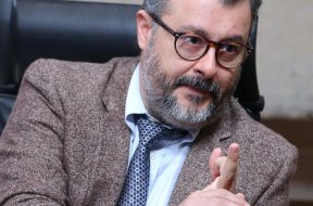 0488A59A-441C-4895-B851-7E7CBECAC955