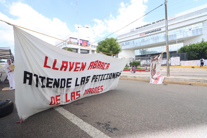 Alertan intento de desalojo contra madres buscadoras frente a la Fiscalía 