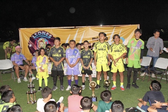 Leones de Tuxtla AC estrenan nueva piel con respaldo de Mavely espíritu felino rumbo a la temporada 2025-2026