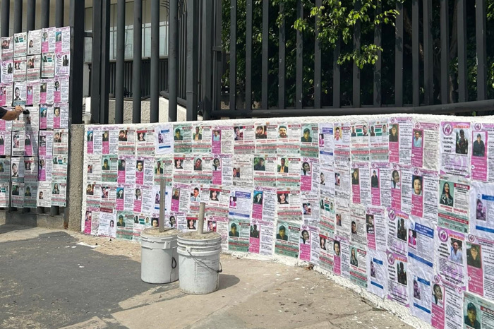 Madres en Resistencia cumplen una semana de plantón frente a la Fiscalía 
