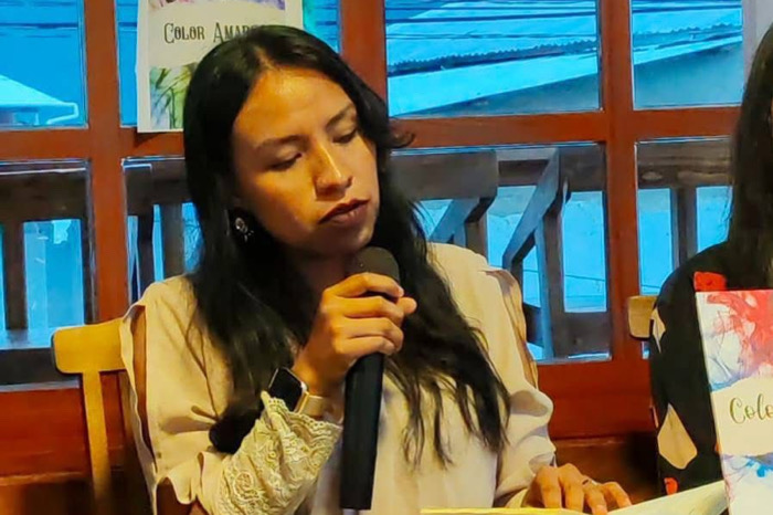 Dulce violeta de color amargo / Al Sur con Montalvo