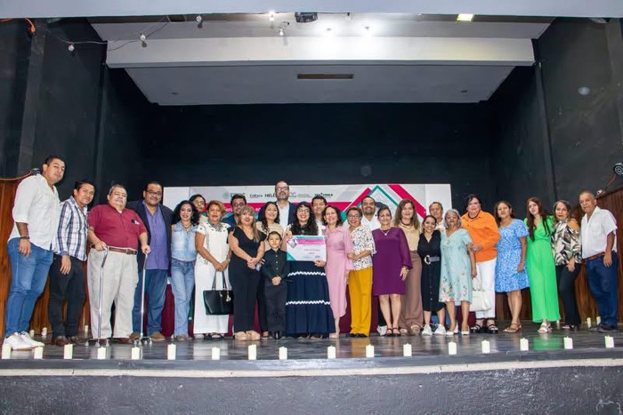 Trejo Leone recibe el Premio Nacional de Dramaturgia Carlos Olmos en Tapachula