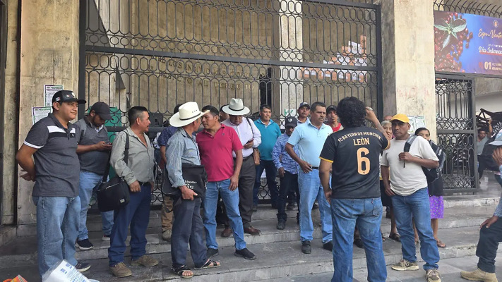 Habitantes de Ixtapa exigen rehabilitación de camino y denuncian abandono de autoridades