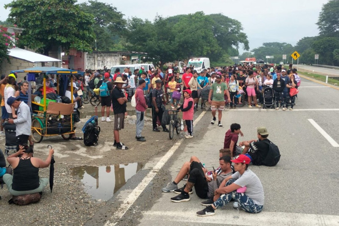 Denuncian detención de líder de caravana migrante e infiltraciones en el contingente