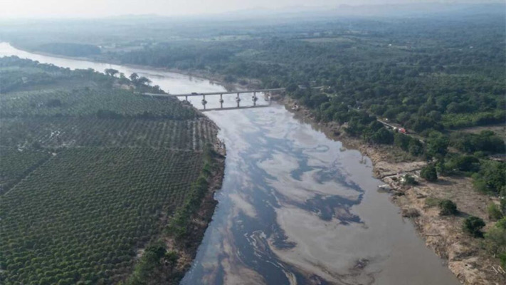 Pemex y Semar coordinan limpieza tras derrame de hidrocarburos en Veracruz