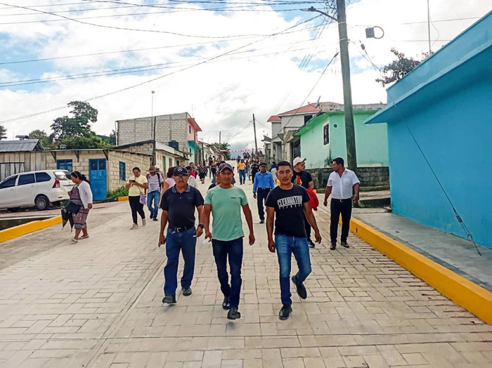 Altamirano avanza con resultados; inauguran calle en barrio Panteón