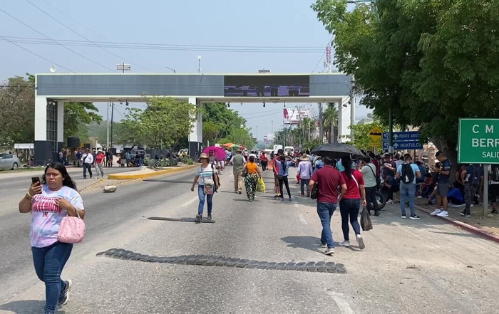 Docentes chiapanecos se suman al paro nacional con bloqueos en municipios