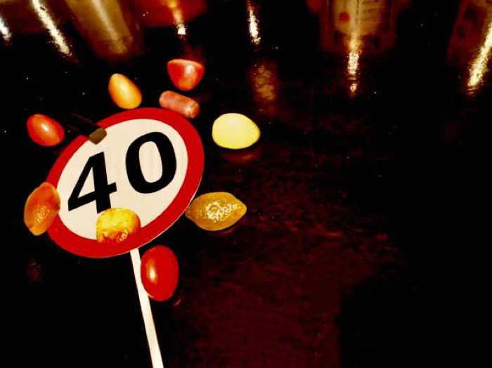 A partir de los 40 eres un clásico / Odiseas Posmodernas