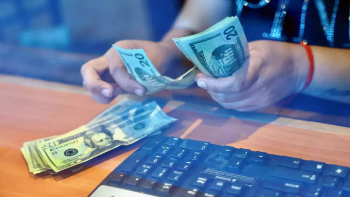 Caída de remesas afecta a 360 mil hogares mexicanos y revela estancamiento en 2025