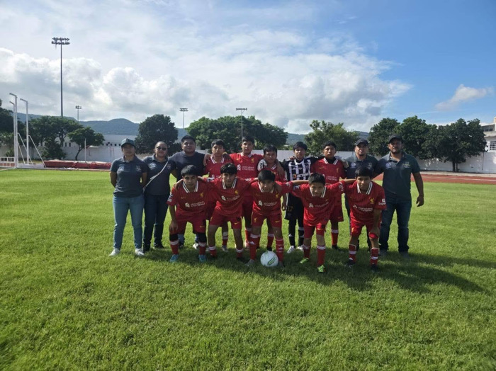 El equipo de fútbol de Altamirano agradece el apoyo al presidente municipal Gaspar Sántiz Jiménez