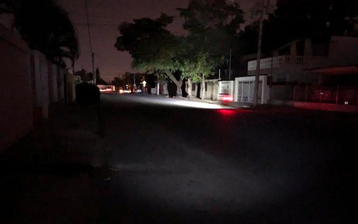 Lluvias y fallas eléctricas dejan sin luz a comunidades 