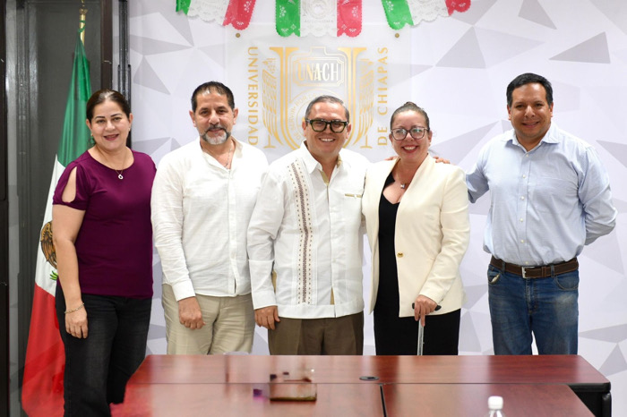 Se reúne el rector de la UNACH Oswaldo Chacón Rojas con la astronauta análoga chiapaneca, Lorena Rojas Nucamendi