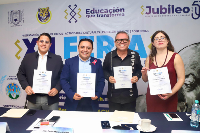 Modera Juan Carlos Moreno Guillén presentación de libro