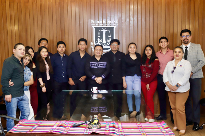 Juan Carlos Moreno Guillén se reúne con futuras y futuros abogados