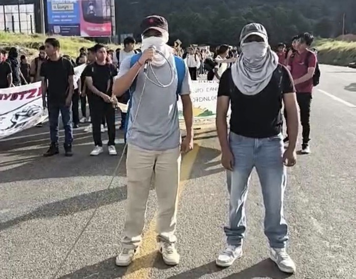 Normalistas marchan para exigir justicia a 11 años del caso Ayotzinapa