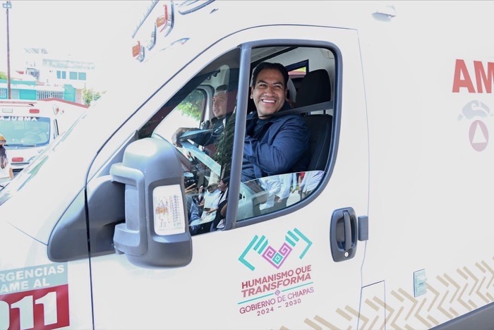 Eduardo Ramírez entrega ambulancias y llama a mantener la cooperación y solidaridad en Chiapas