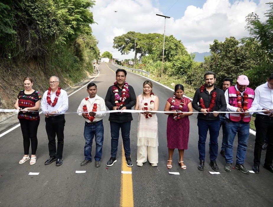 En Nicolás Ruiz, Eduardo Ramírez inaugura infraestructura carretera y anuncia más apoyos