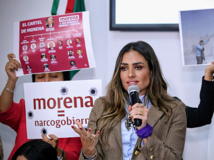 Rojo de la Vega rechaza acusaciones y exige pruebas sobre financiamiento a marchas