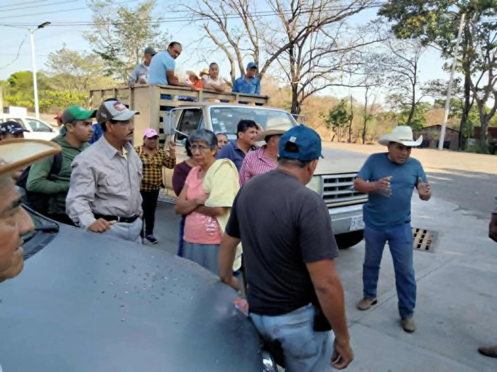 Campesinos de Venustiano Carranza advierten posible enfrentamiento por disputa de tierras