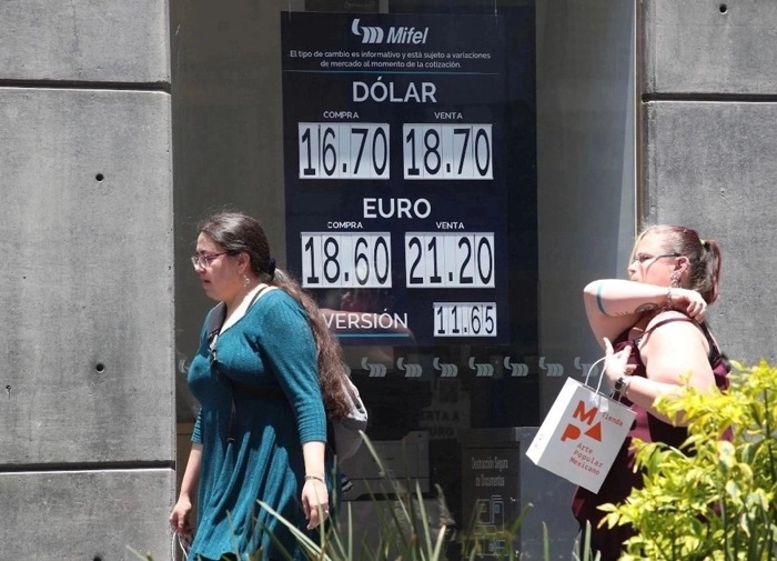 Peso mexicano cierra en su nivel más alto en casi dos meses ante incertidumbre internacional