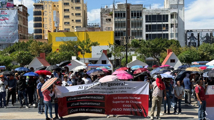 Docentes bloquean el Centro por falta de pago; piden investigar ataque a estudiante