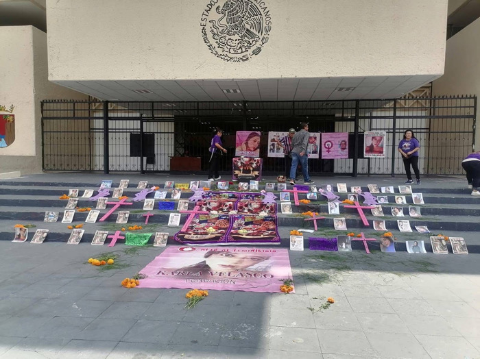 Colocan altar en Tuxtla en memoria de víctimas de feminicidio y homicidio