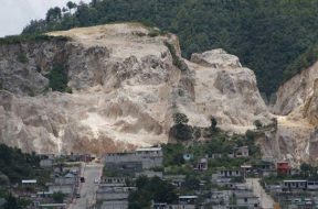 3272EBA7-1365-4193-9F51-0168A4999782