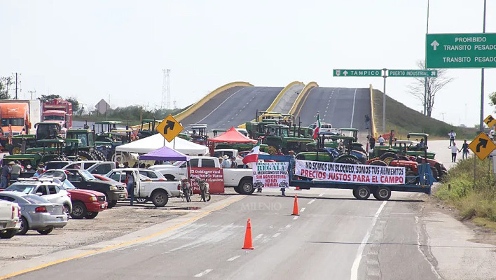 Gobernación atribuye bloqueos a intereses políticos; transportistas mantienen cierres
