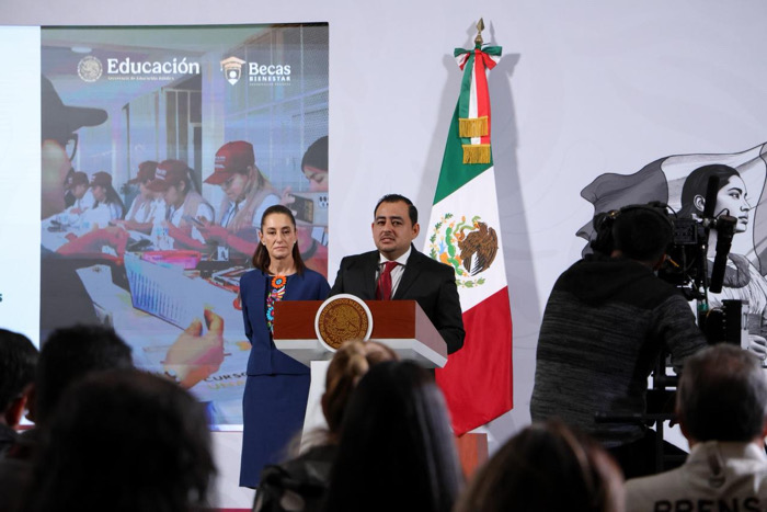 Inicia entrega de reposición de las tarjetas vencidas a becarios del Bienestar: Julio León