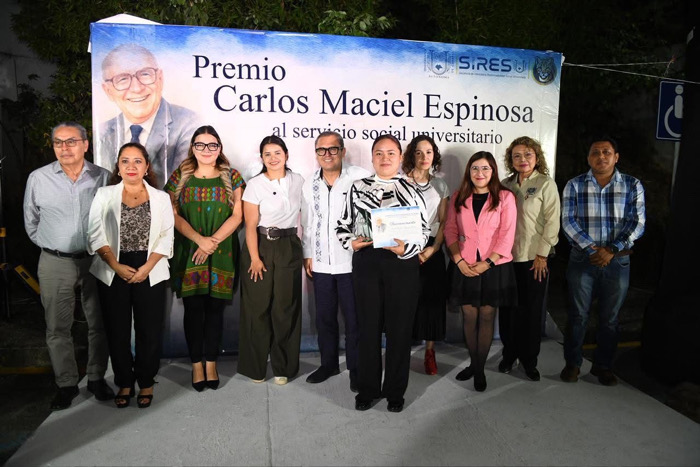Entregan en la Benemérita UNACH el Premio “Carlos Maciel Espinosa”