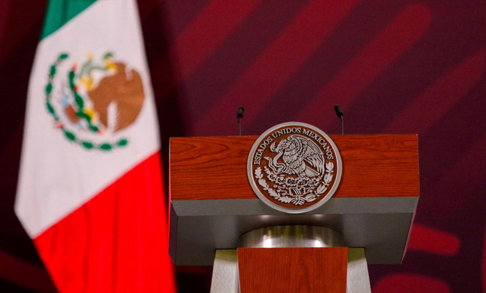 El retorno calculado / Perro negro y callejero