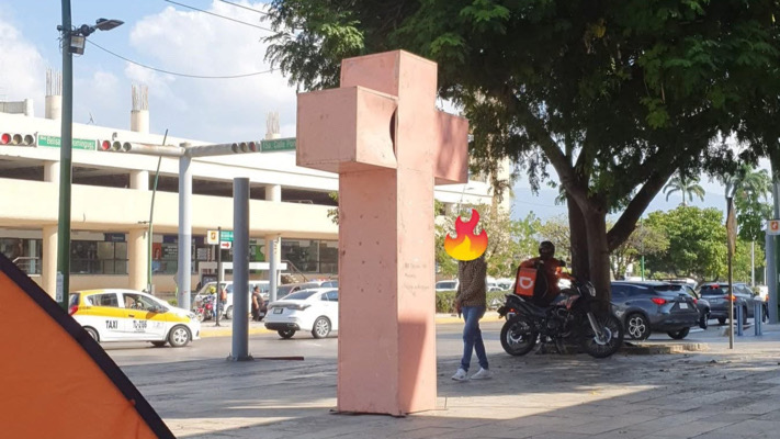 Madres en Resistencia levantan monumento para denunciar feminicidios en el estado