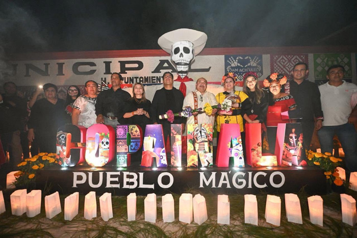 Eduardo Ramírez comparte con las familias de Copainalá la celebración de Día de Muertos