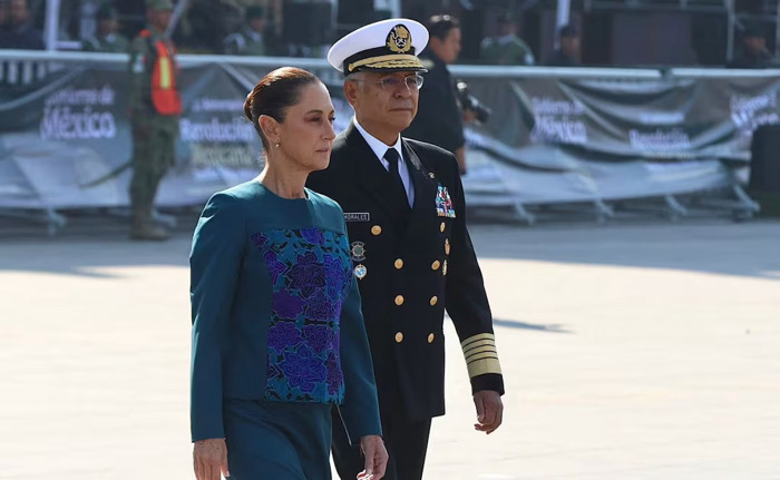 Sheinbaum acusa campaña de calumnias y defiende la soberanía en acto por la Revolución