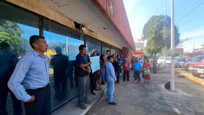 Protestan por dos meses sin energía eléctrica y denuncian altos cobros