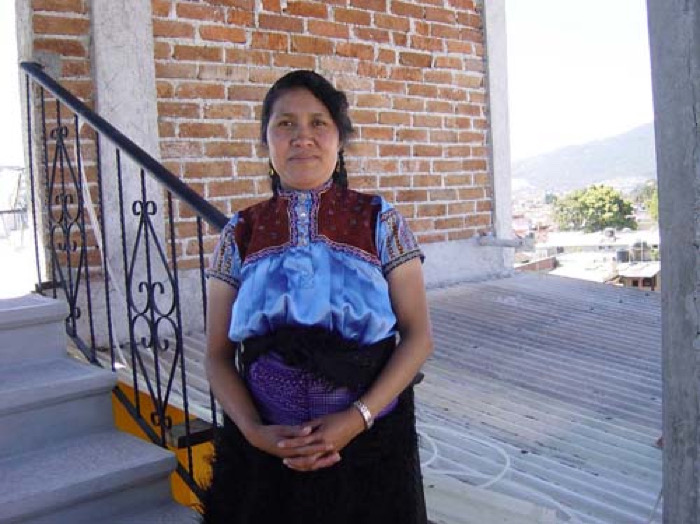 Reconocen a la artista tsotsil Maruch Sántiz Gómez con el Premio Sor Juana Inés de la Cruz