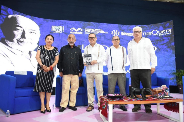 Prsenta Leonardo Padura su obra “Morir en la arena” en la Benemérita UNACH